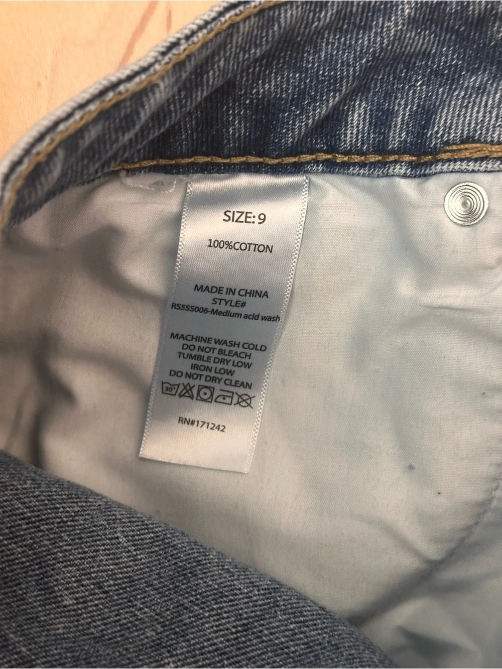 RISE Size 9 - “Short”-Short Denim Shorts